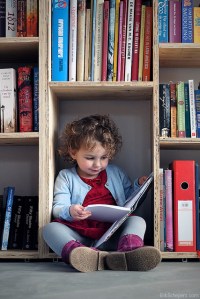 girl shelves 16356126231_78bca1661c_z