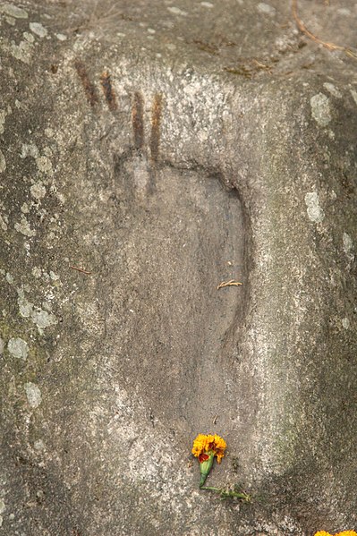 Footprint_of_Lhatsun_Namkha_Jigme-399px